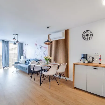 Apartament Flowers Z Parkingiem Perlowa Przystan - Holiday City Kolobrzeg Exterior photo